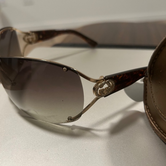 Gucci - Picture 4 of 4